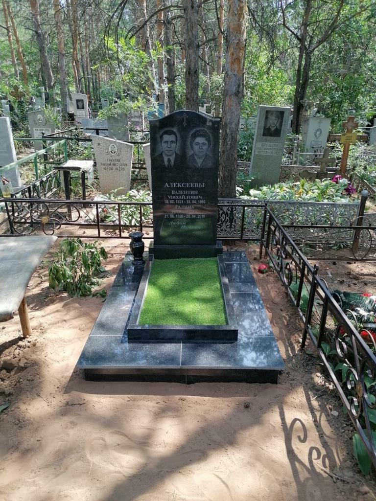 Гранитный памятник 